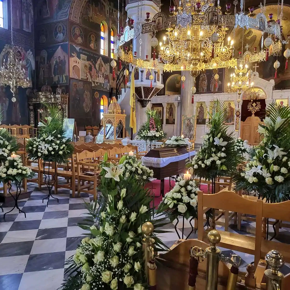 Στολισμός για τελετή κηδείας